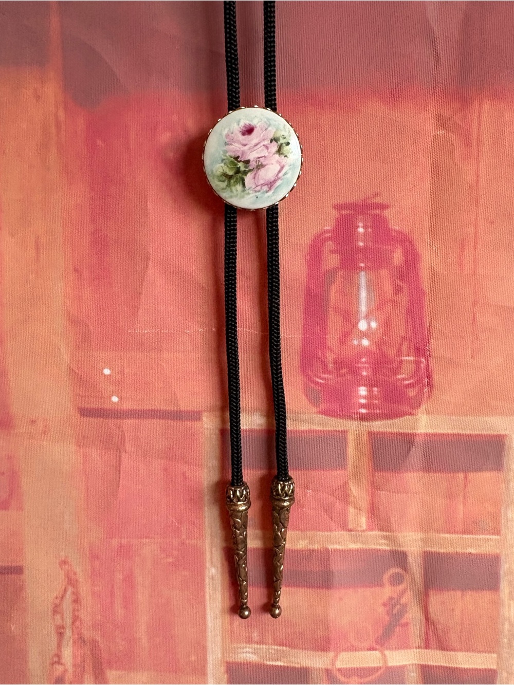 Vintage Porcelain Floral Bolo Tie 🌸🤠